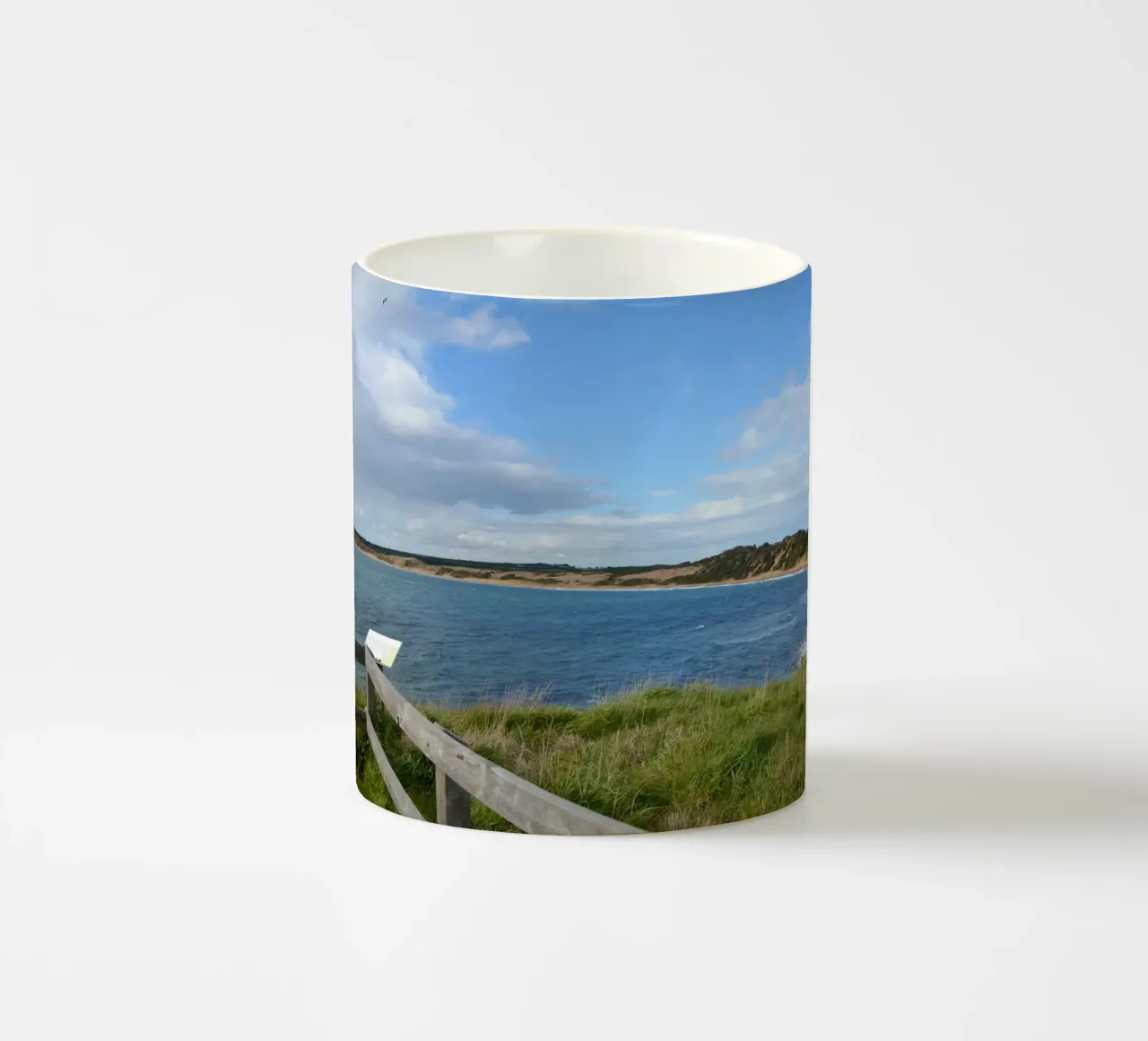 Una vista su Cat Bay a Philip Island tazza in ceramica da byrieneke