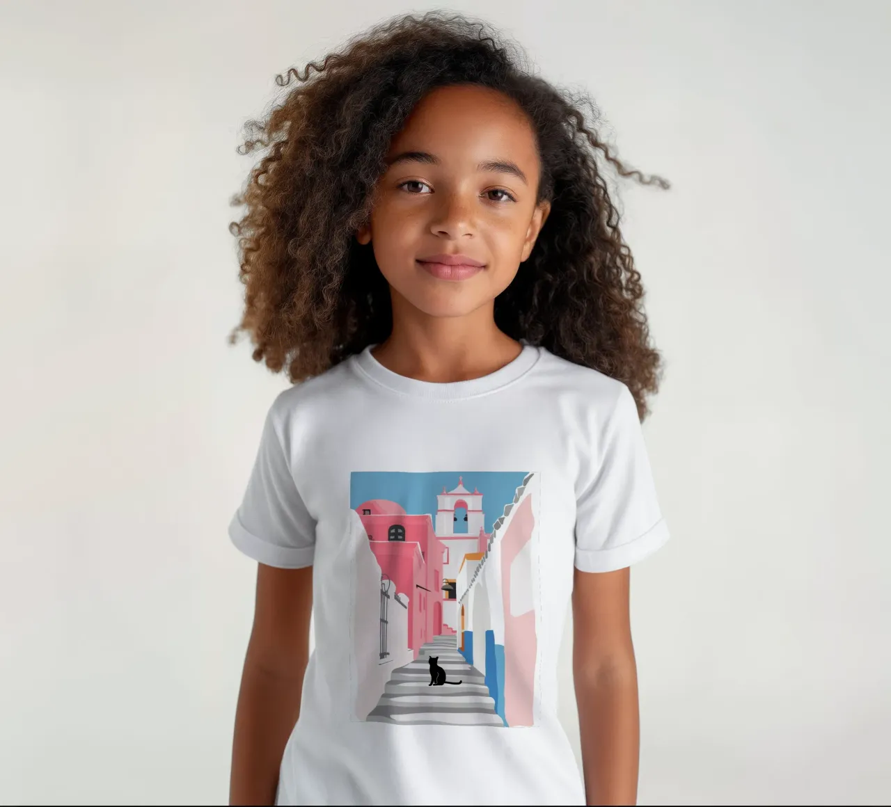 Un gatto in una strada rosa t-shirt bambini da Mythy Brush