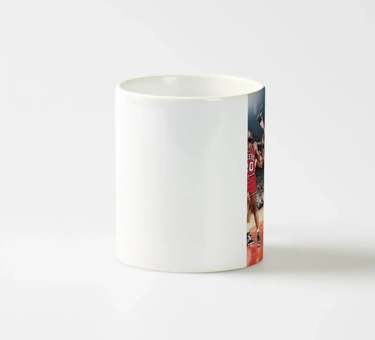 Jordan in azione tazza in ceramica da FAKE ARTWORK STORE