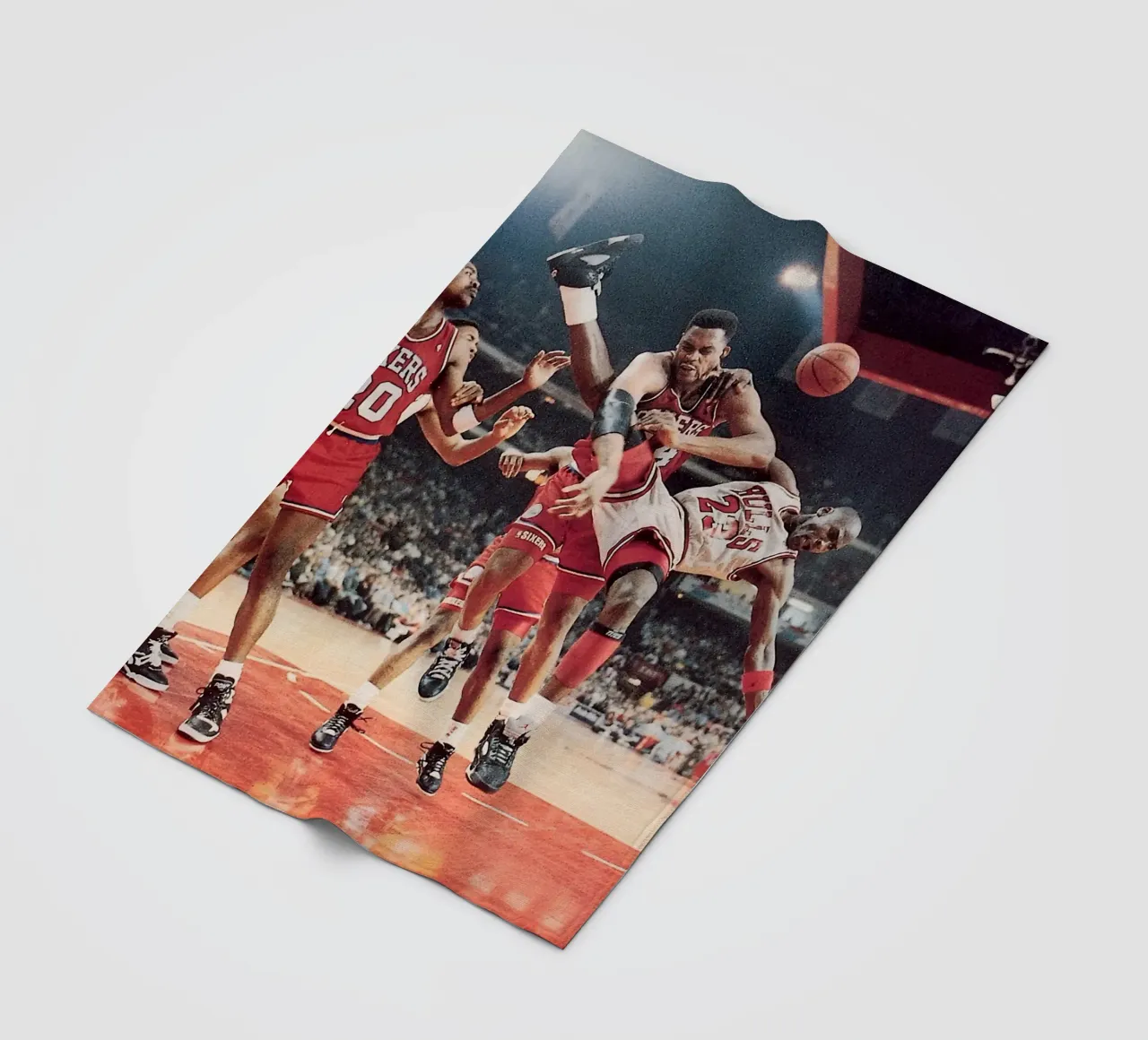 Jordan in azione coperta in pile da FAKE ARTWORK STORE