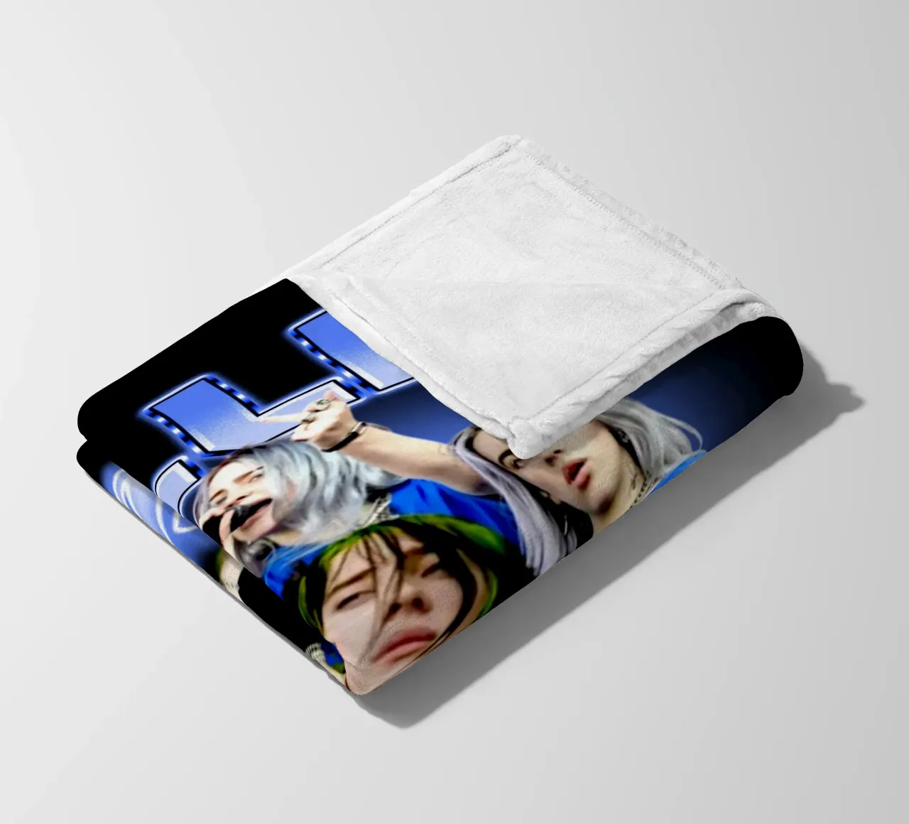 Bootleg vintage di Billie Eilish coperta in pile da https://www.juniqe.com/uk/shop/Henndraws