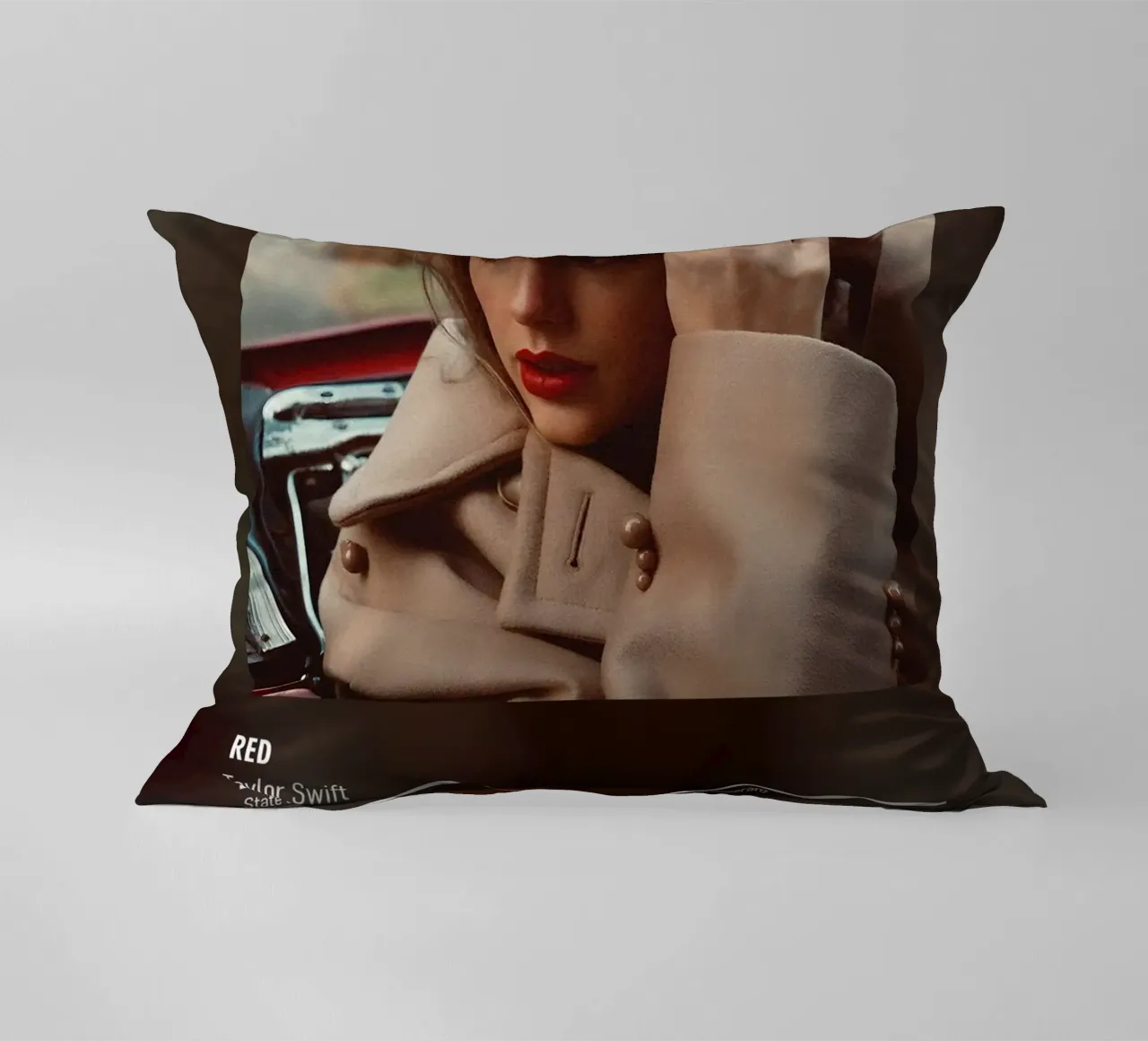 Red (2012) by Taylor Swift cuscino da DGUnder