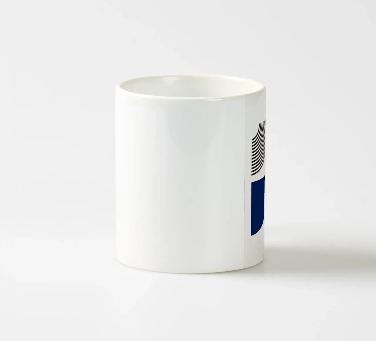 Segmenti di cerchio Bauhaus - Navy & Line Art tazza in ceramica da Studio Vibe