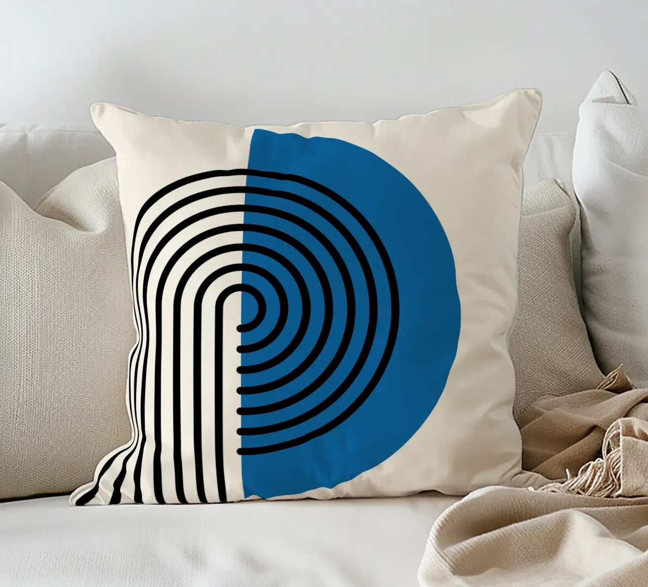 Linea Bauhaus a semicerchio - Grafica blu e nera cuscino da Studio Vibe