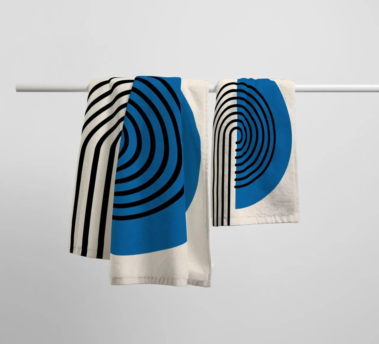 Linea Bauhaus a semicerchio - Grafica blu e nera asciugamano da bagno da Studio Vibe