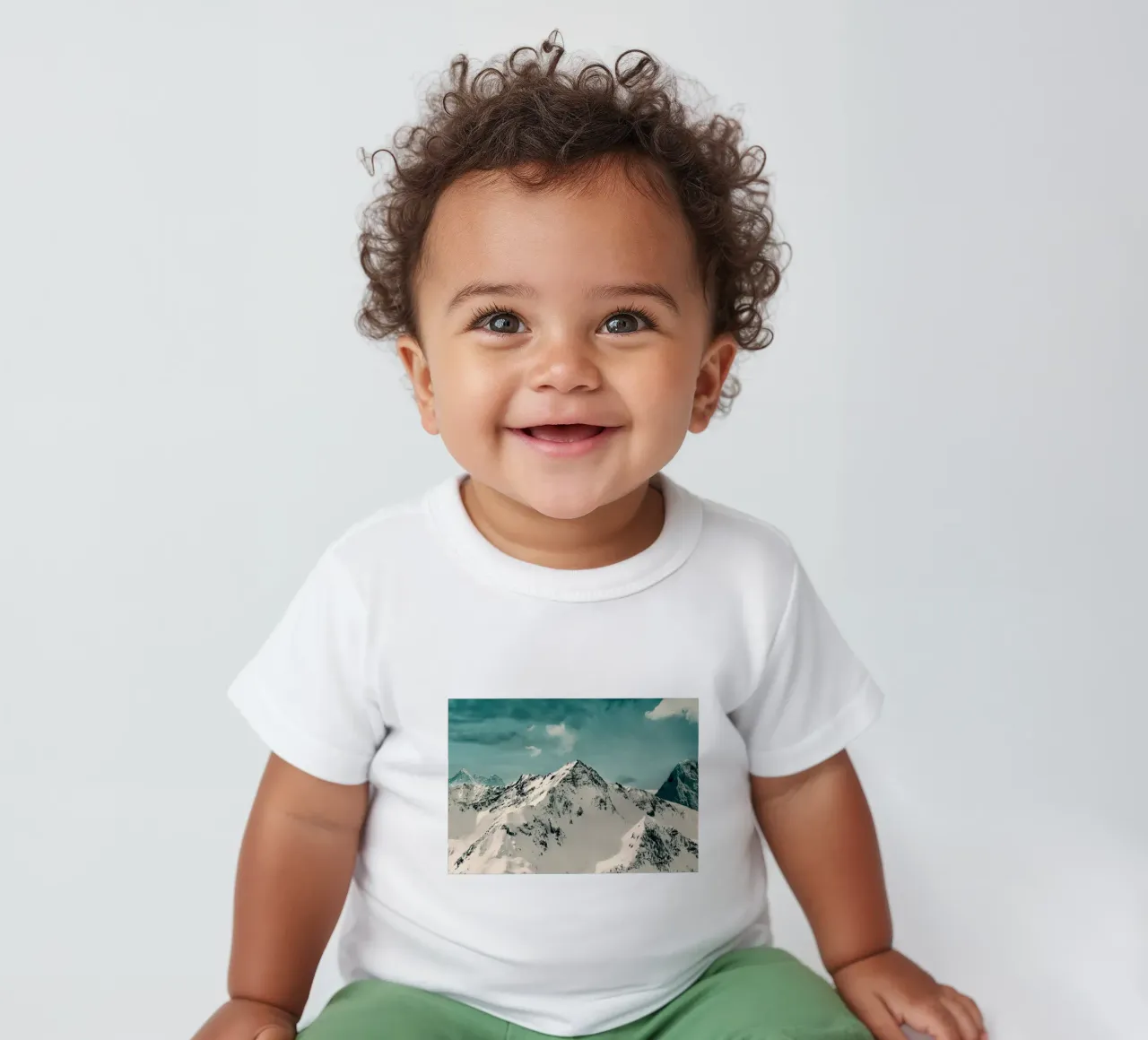 Snow Peak Baby T-Shirt von Nadjaa