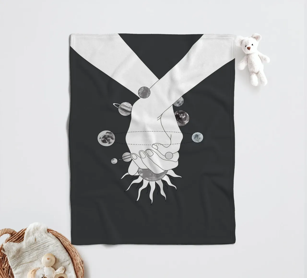 Everything Revolves Around Us II coperta in pile da Nadjaa