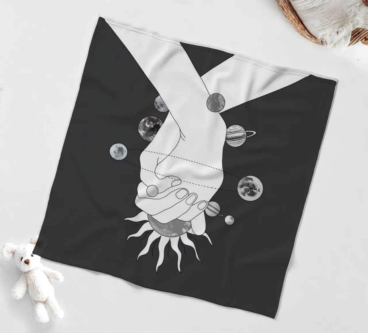 Everything Revolves Around Us II coperta in pile da Nadjaa