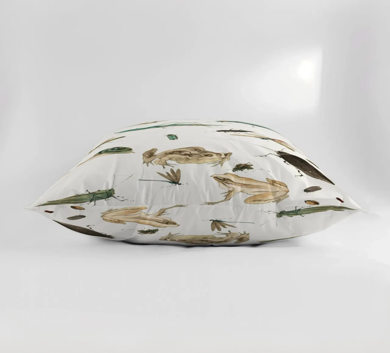 Insects frogs and a snail cuscino da Nadjaa