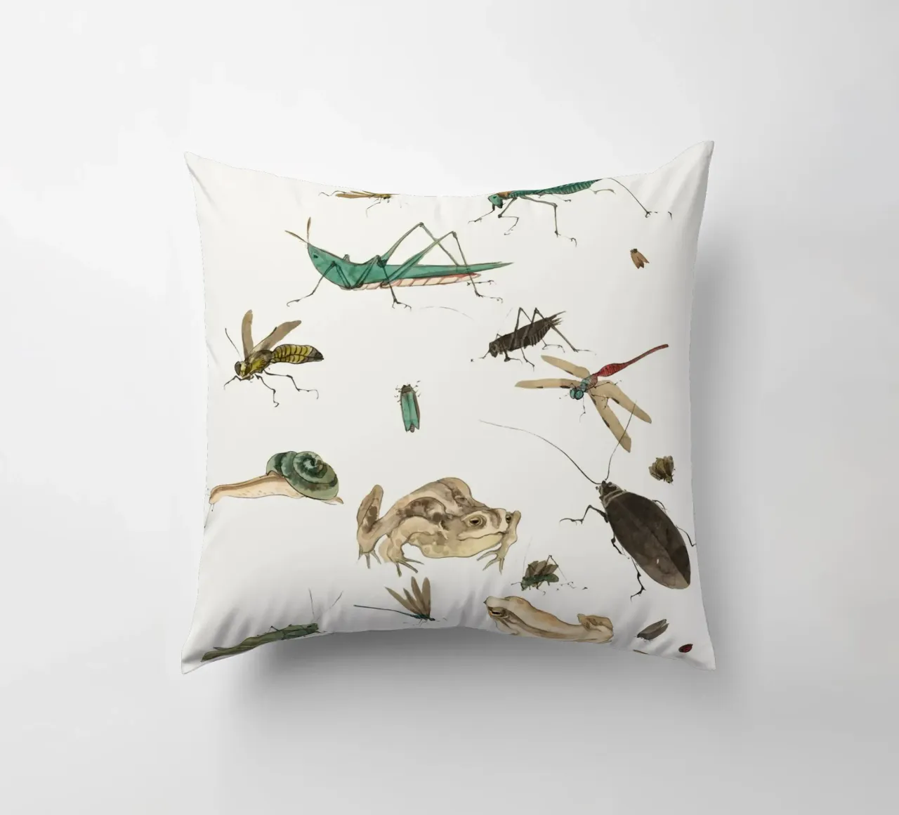 Insects frogs and a snail cuscino da Nadjaa