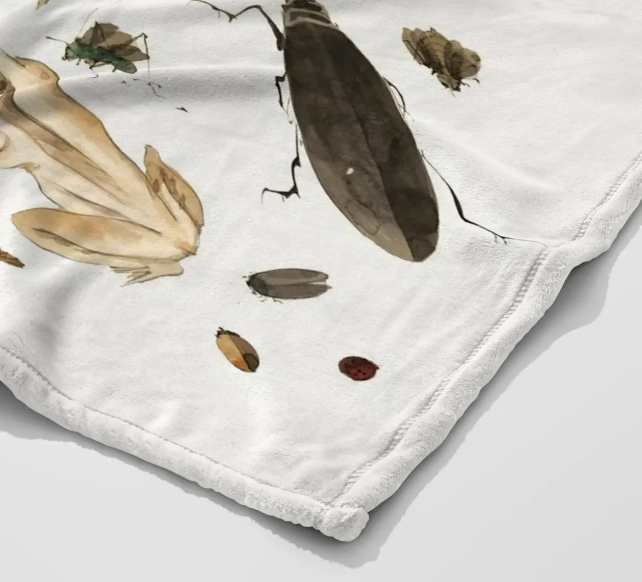 Insects frogs and a snail coperta in pile da Nadjaa