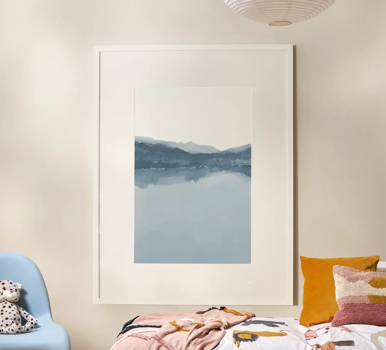 Paesaggio astratto nei toni del blu 1/2 poster con telaio in legno da NouveauPrints