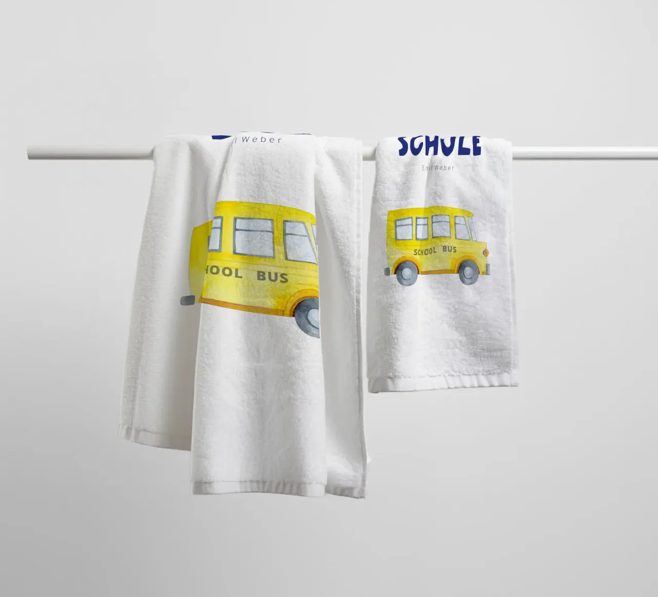 Schoolbus badhanddoek van Kartenliebe