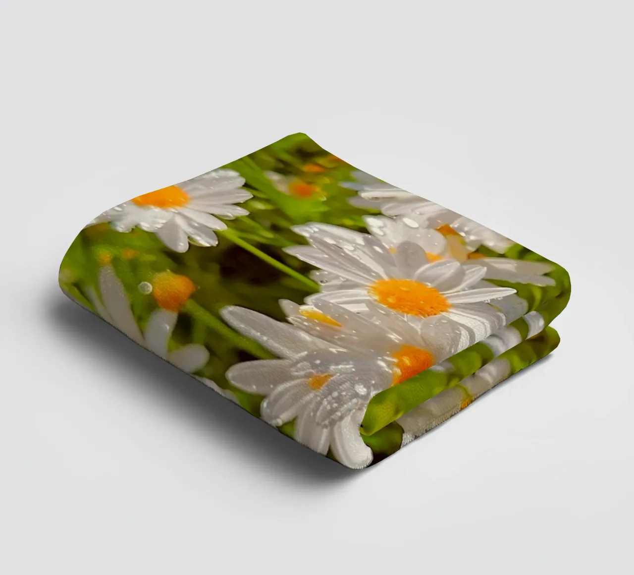Sparkling Daisy Field towel by luxi&lace