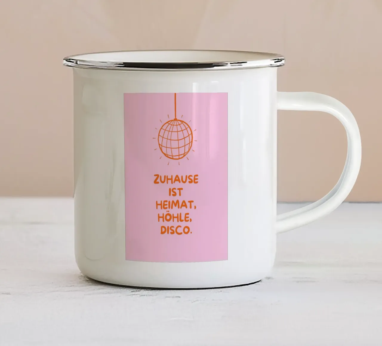Thuis is thuis, grotdisco emaille mok van Ohkimiko