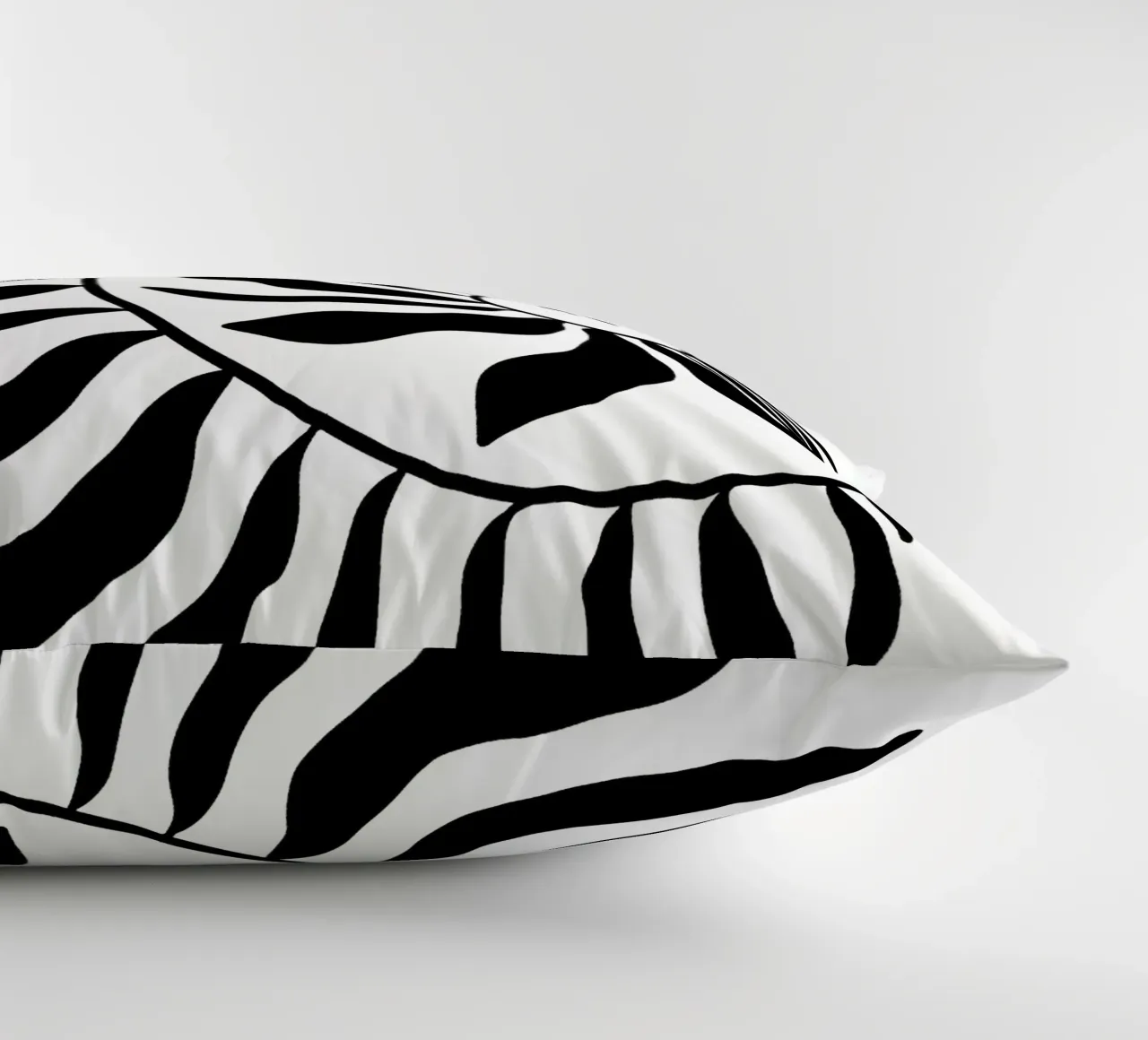 Fibonacci leaf Black cuscino da TijanaArtStudio88