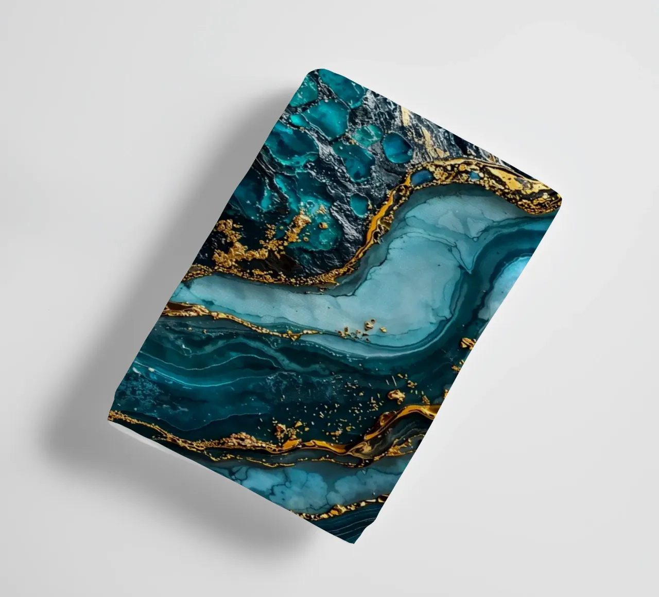 Golden Majesty of the Waves asciugamano da bagno da Pixaverse