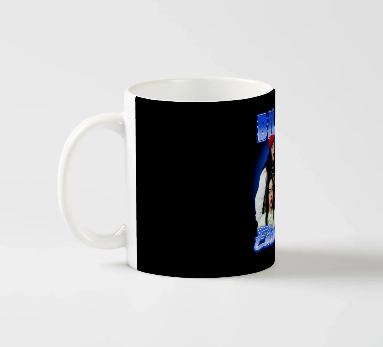 Vintage Bootleg V3 Billie Eilish tazza in ceramica da https://www.juniqe.com/uk/shop/Henndraws