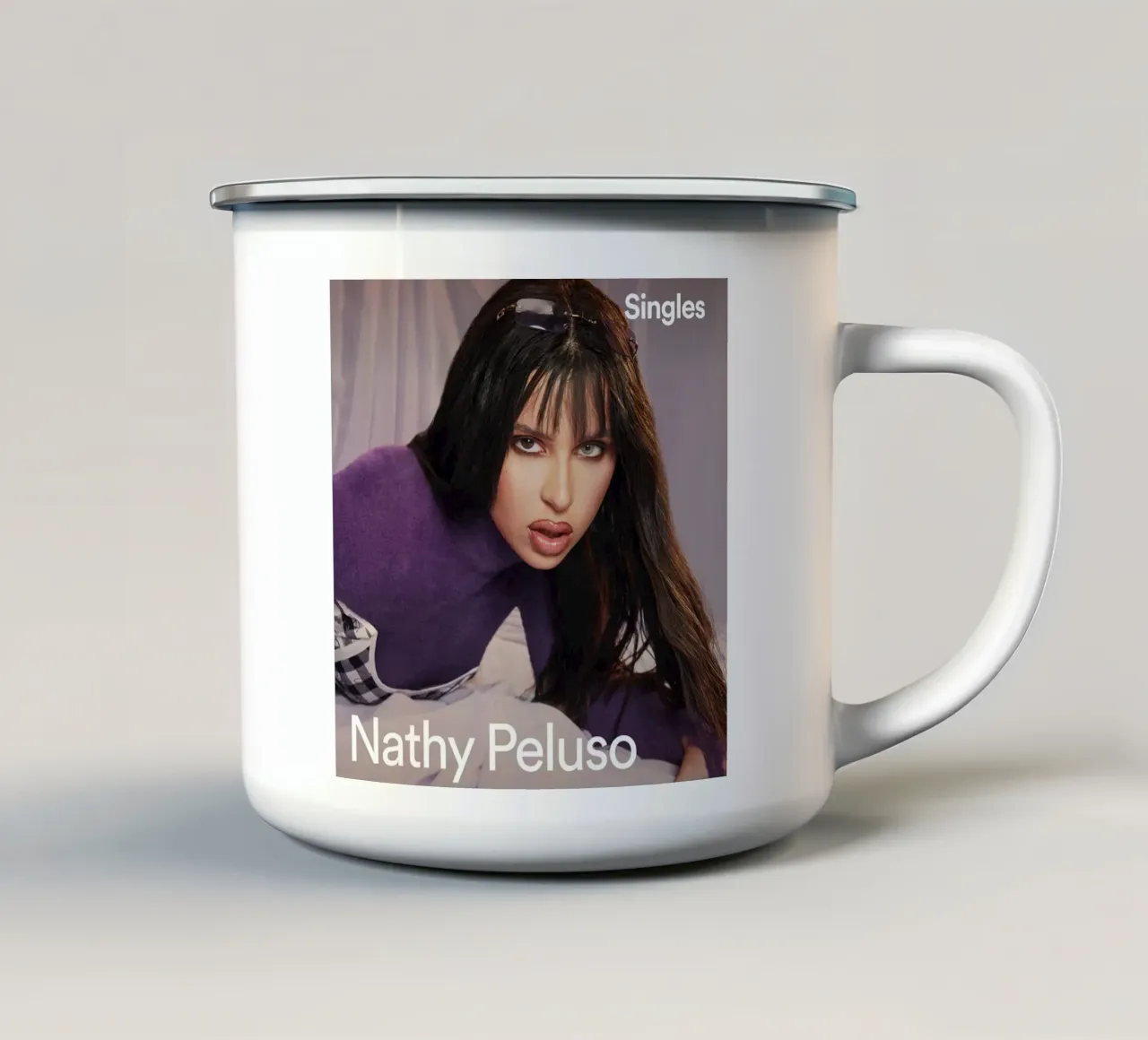 Nathy Peluso tazza in smalto da Kelly shop