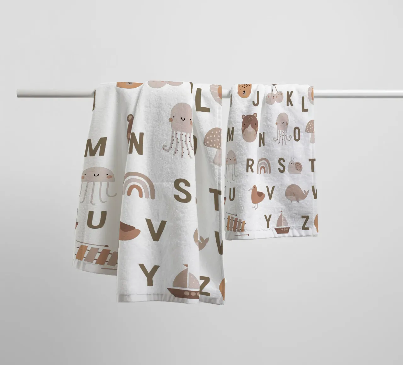 Simple Letters toalla de baño de Kartenliebe