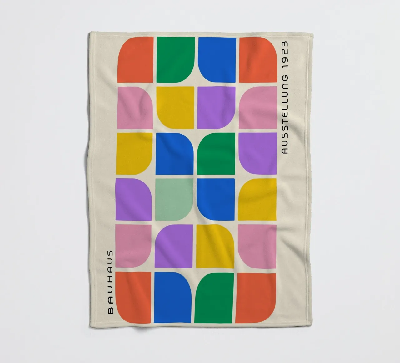 Forme Bauhaus Griglia di colori - 1923 Revival coperta in pile da Studio Vibe