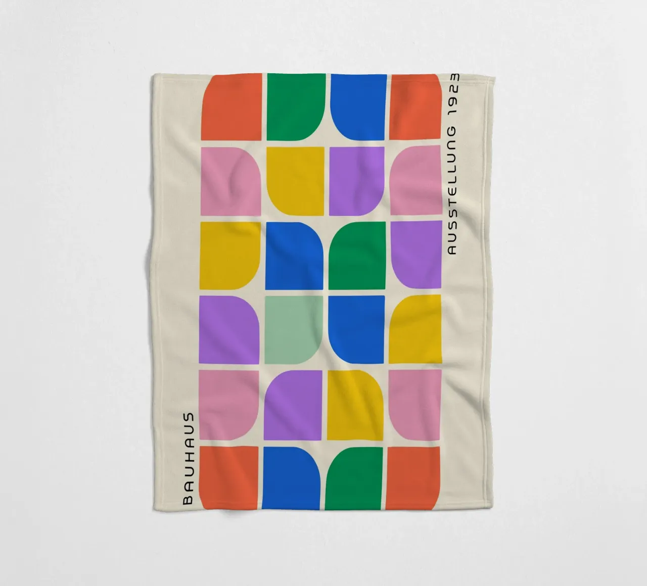 Forme Bauhaus Griglia di colori - 1923 Revival coperta in pile da Studio Vibe
