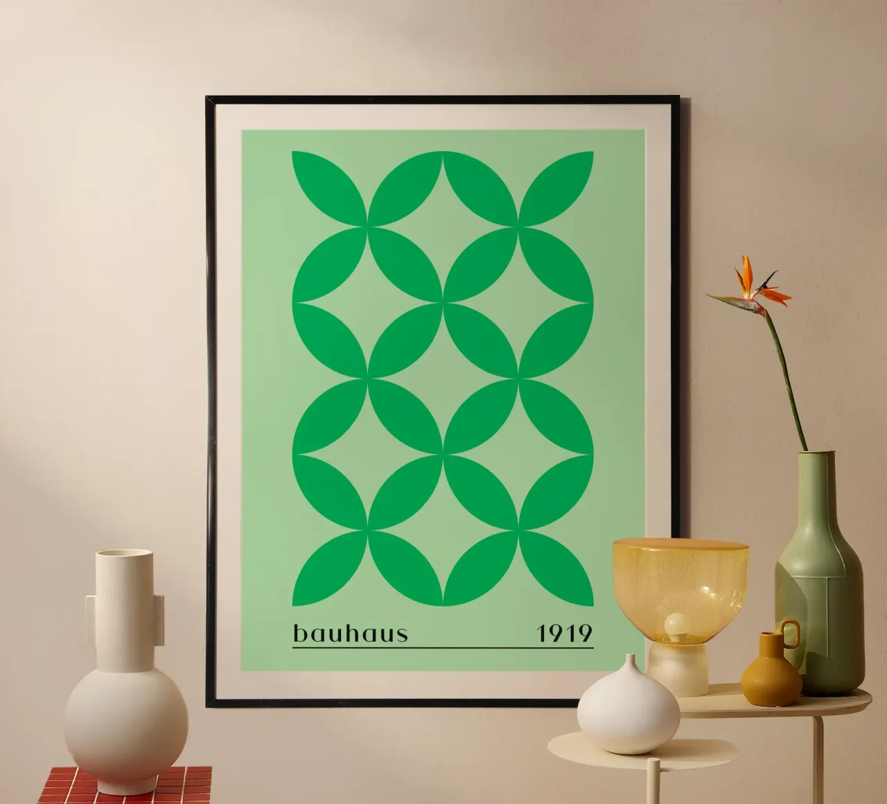 Bauhaus 1919 Verde | Geometric Minimal Art Print poster con marco de plástico de Studio Vibe
