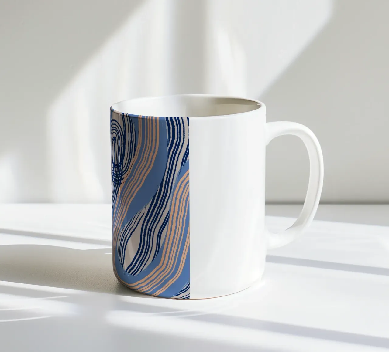 Astrazione delle linee 24 tazza in ceramica da Little Dean
