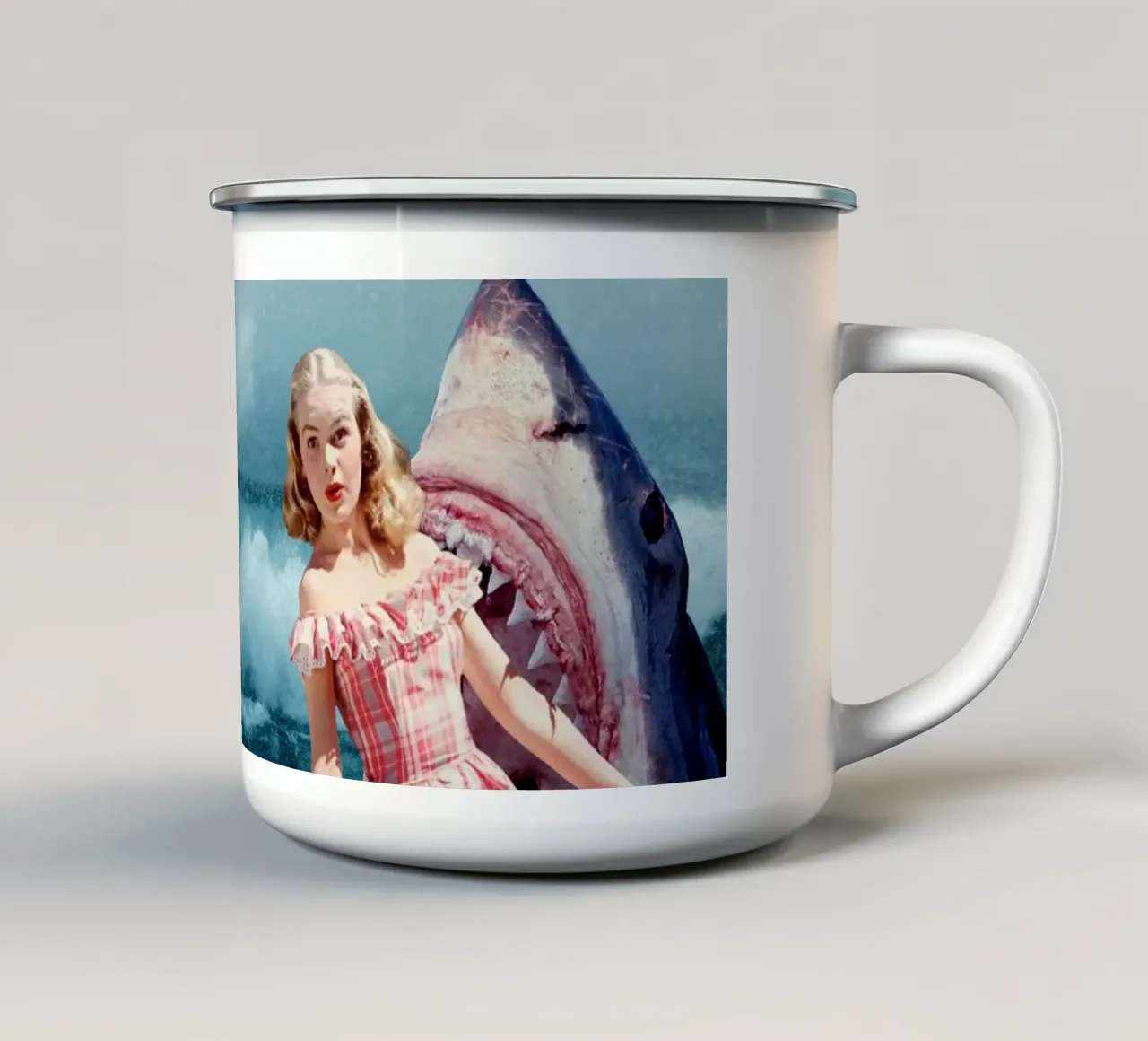Oops (Girl & Shark) tazza in smalto da MsGonzalez