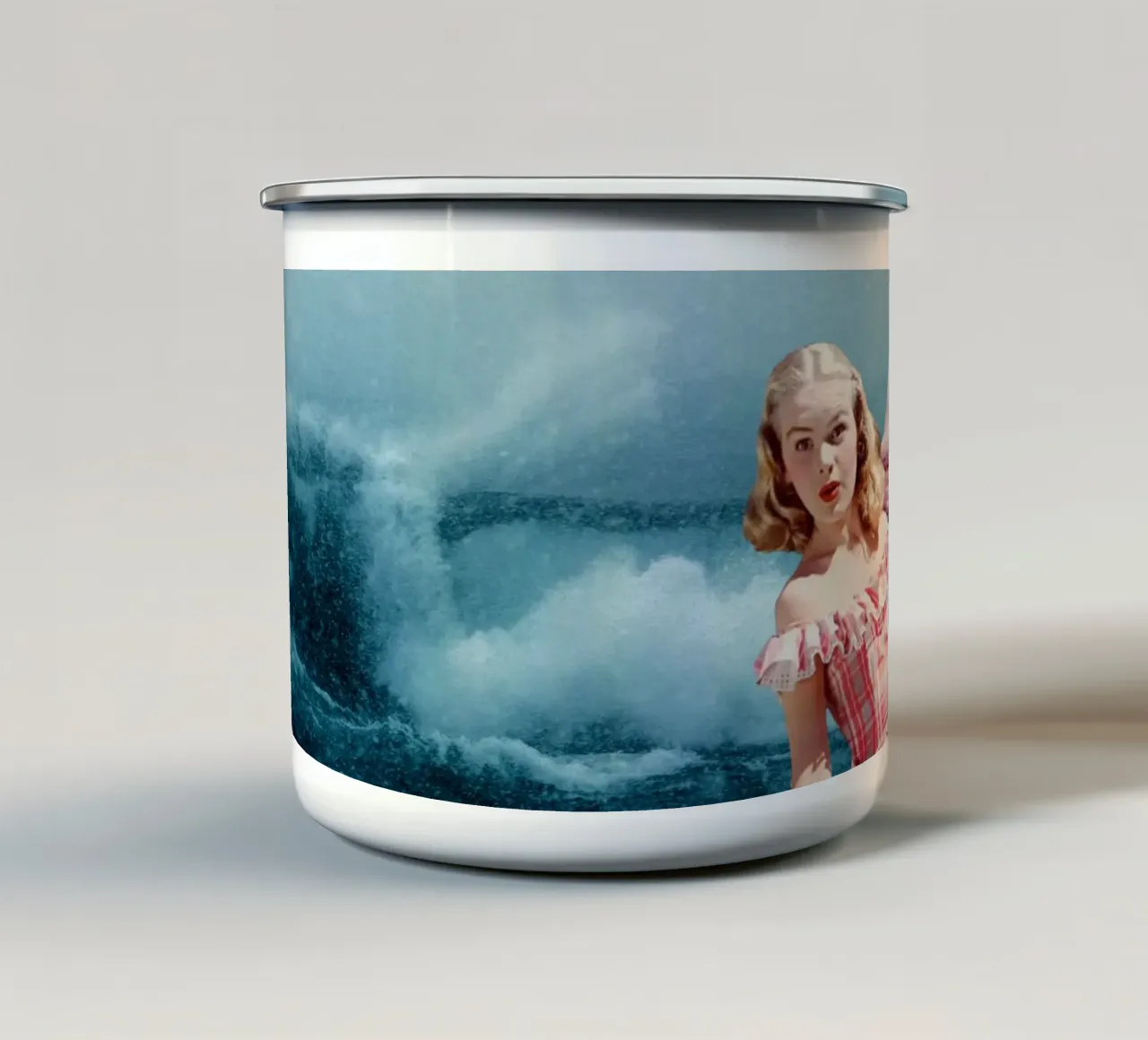 Oops (Girl & Shark) tazza in smalto da MsGonzalez