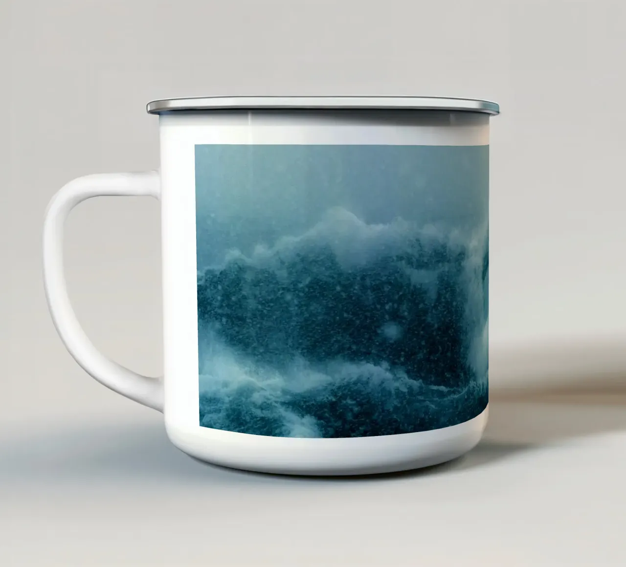 Oops (Girl & Shark) tazza in smalto da MsGonzalez