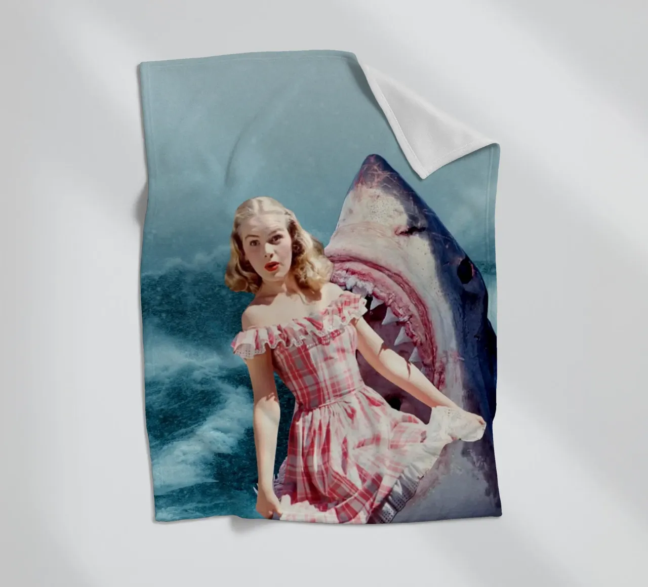 Oops (Girl & Shark) coperta in pile da MsGonzalez