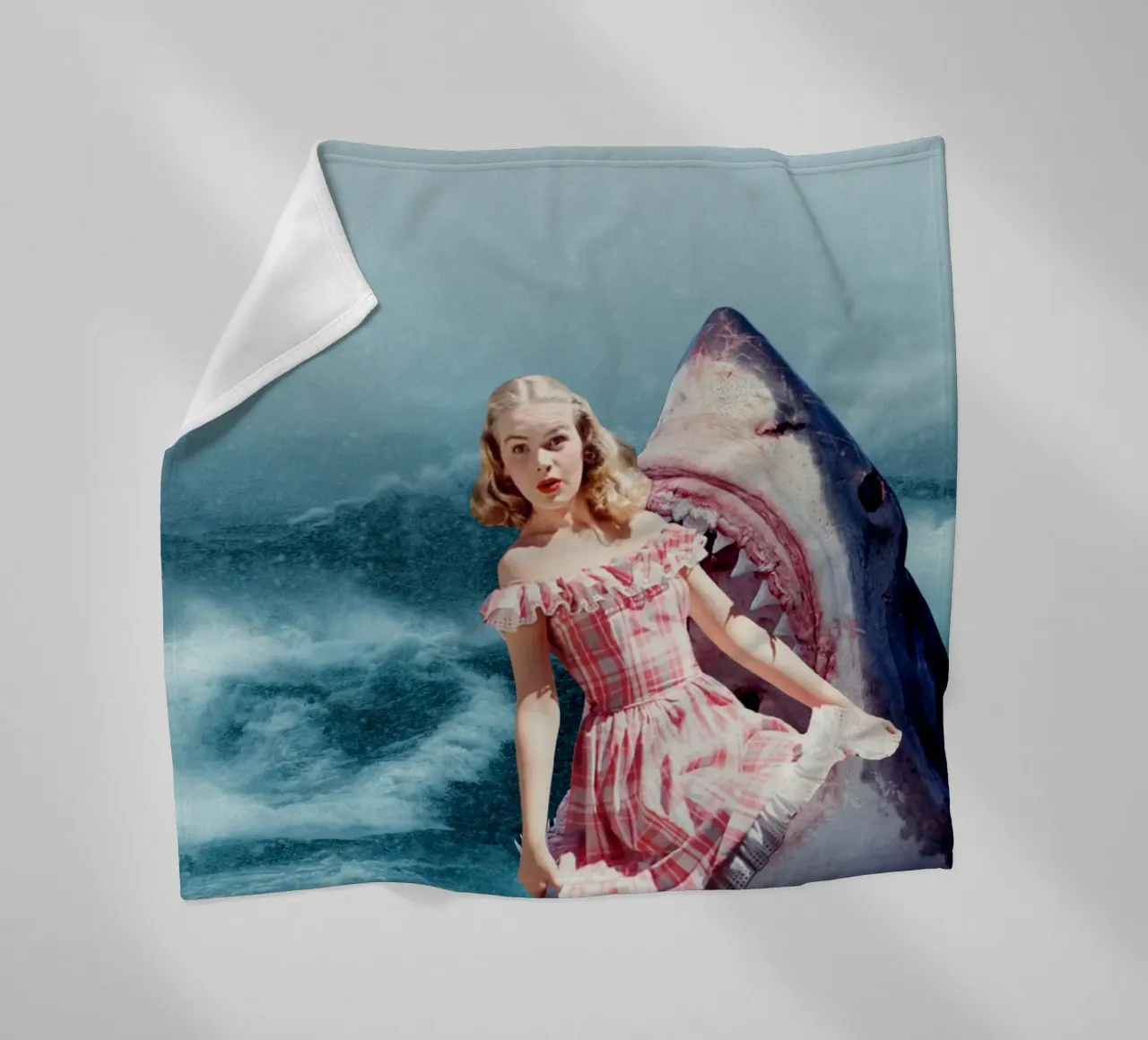 Oops (Girl & Shark) coperta in pile da MsGonzalez