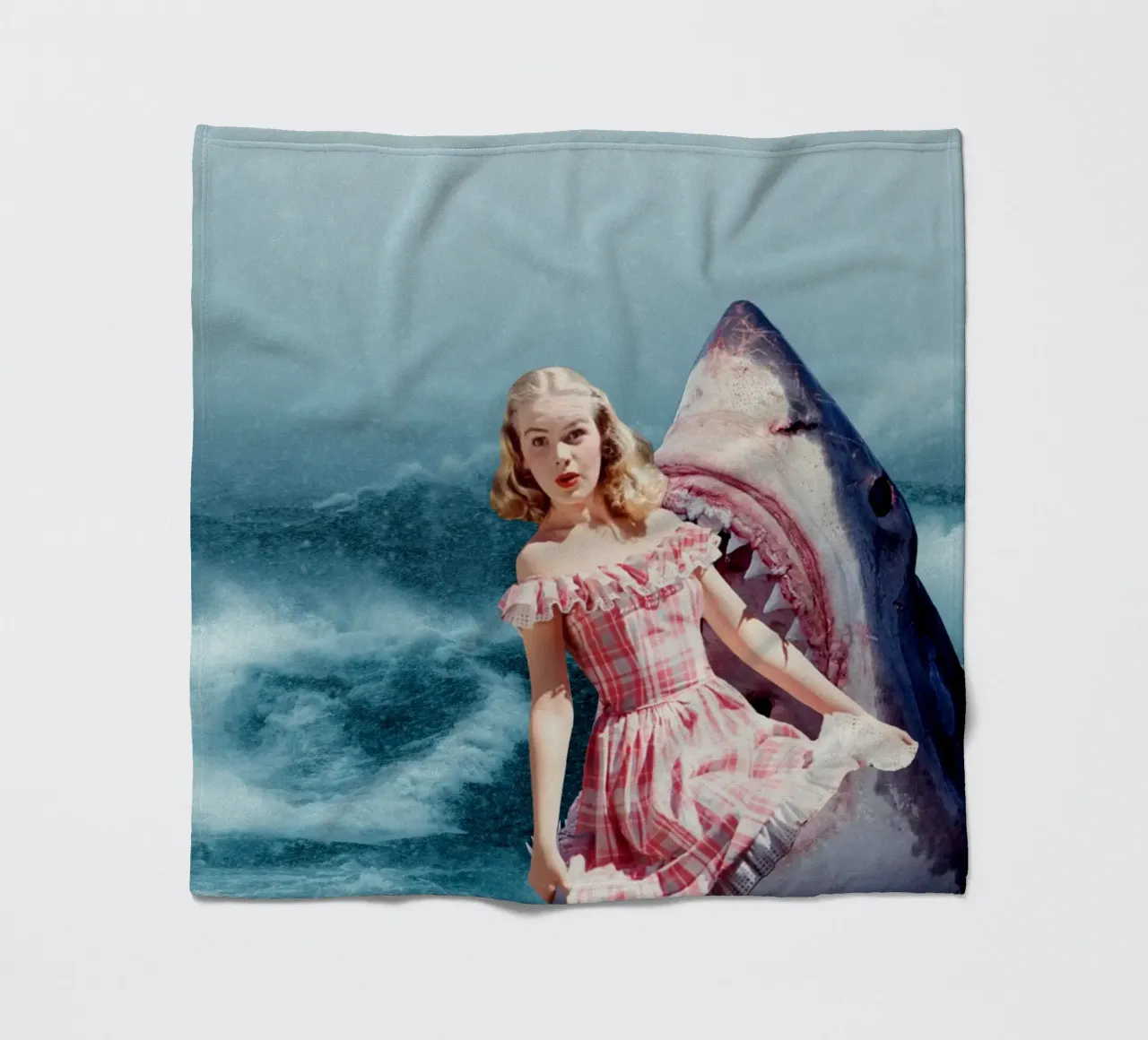 Oops (Girl & Shark) coperta in pile da MsGonzalez