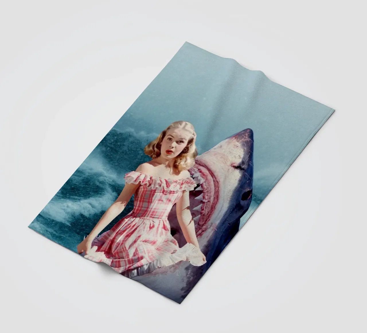Oops (Girl & Shark) coperta in pile da MsGonzalez