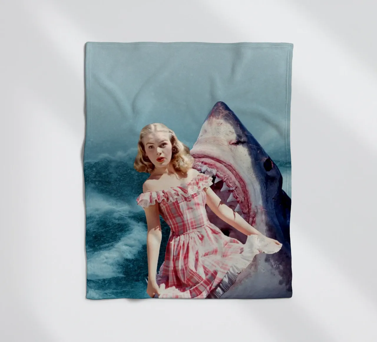 Oops (Girl & Shark) coperta in pile da MsGonzalez