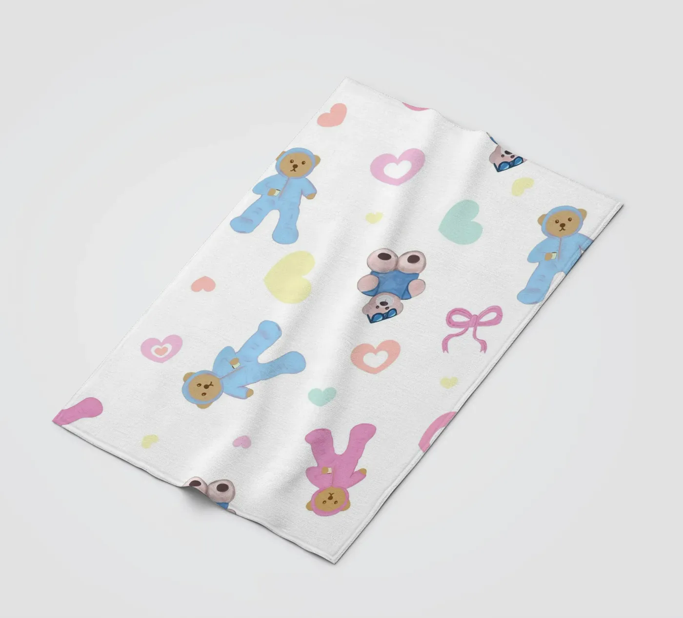 Cute bear pattern fleece blanket by gulsengunel