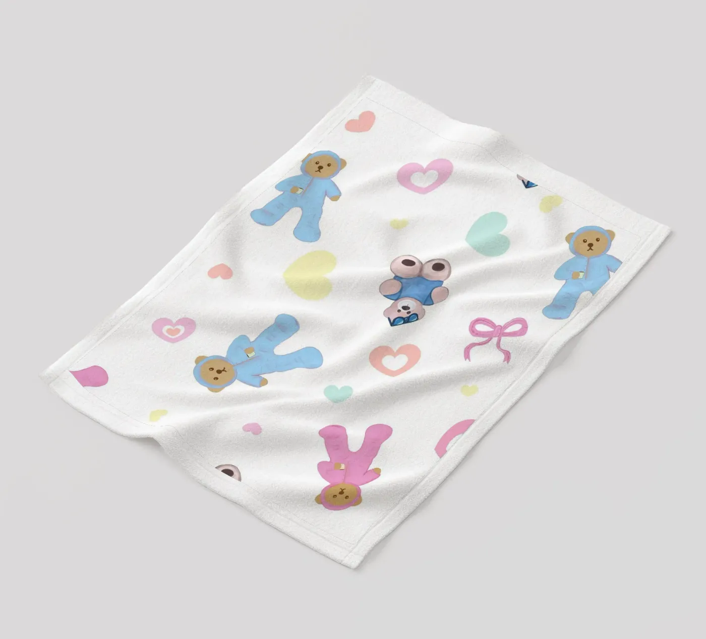 Cute bear pattern fleece blanket by gulsengunel