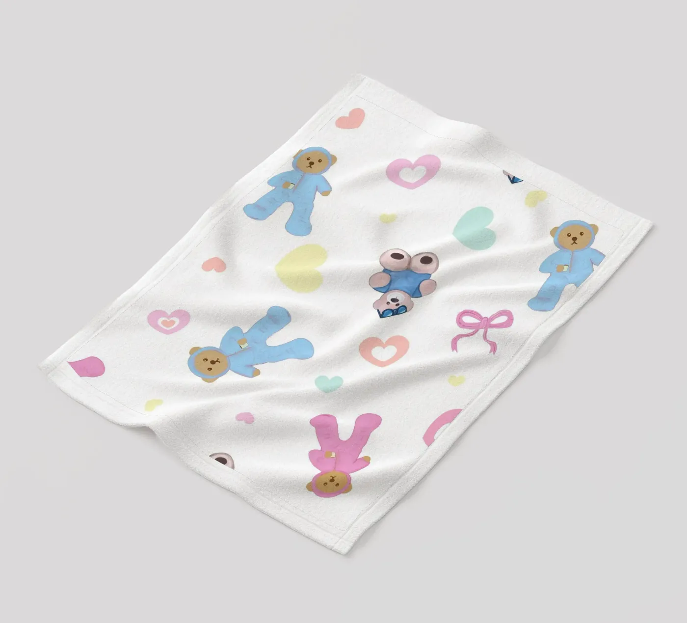 Cute bear pattern fleece blanket by gulsengunel
