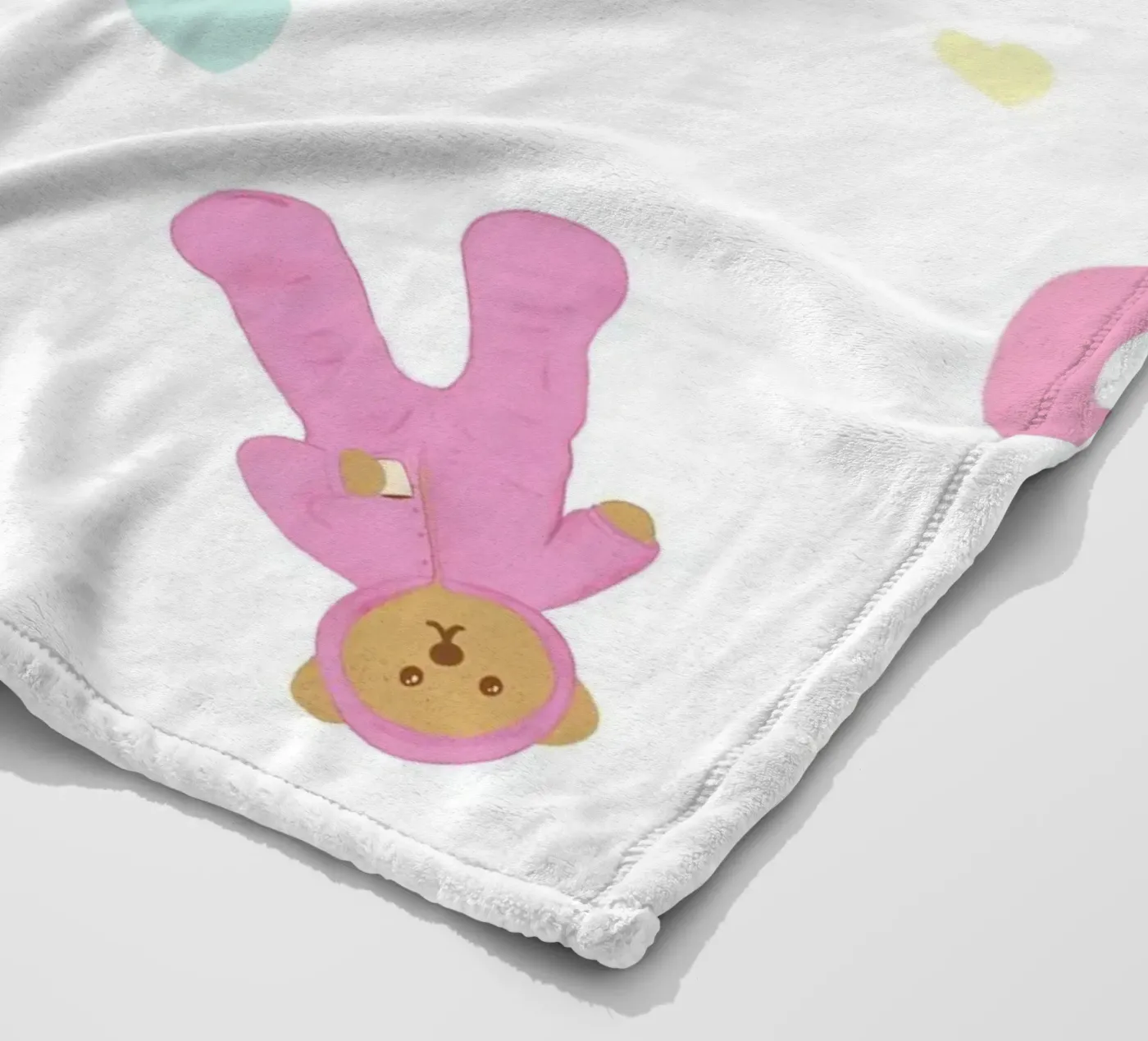 Cute bear pattern fleece blanket by gulsengunel