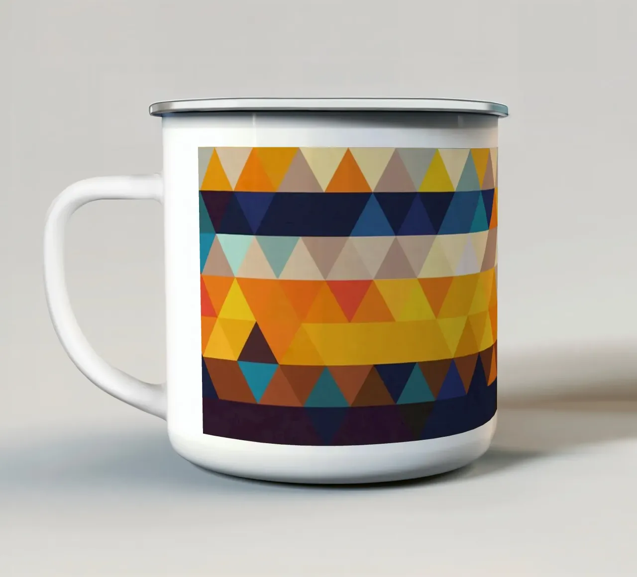 Geometrische Komposition Ethno tazza in smalto da Petra Lang