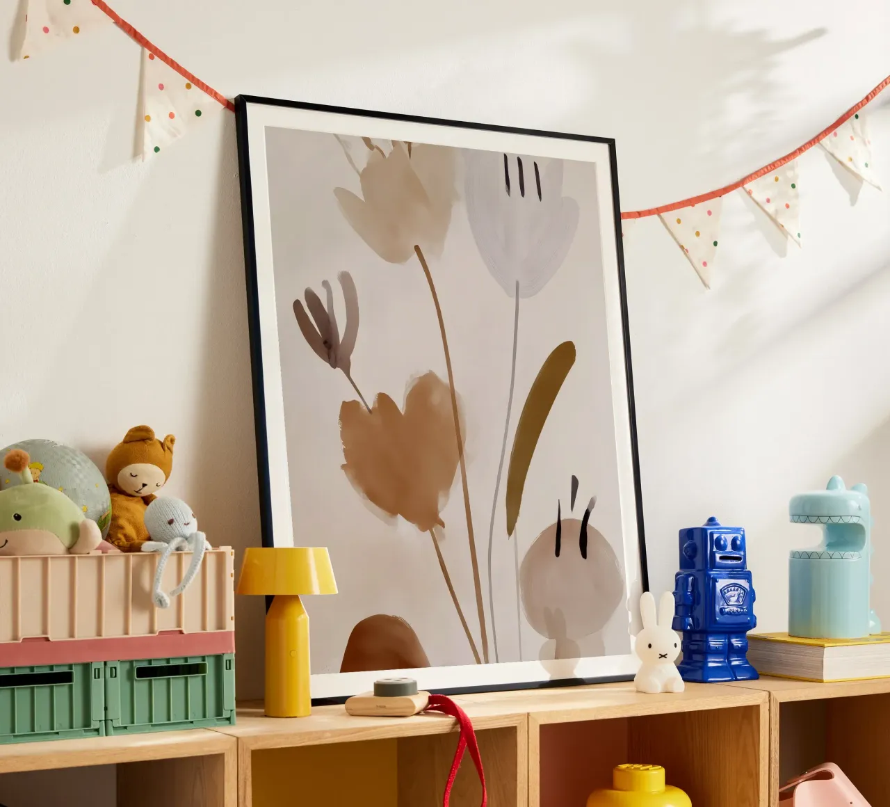 Pallido fiore poster con telaio in alluminio da Seed & Signal