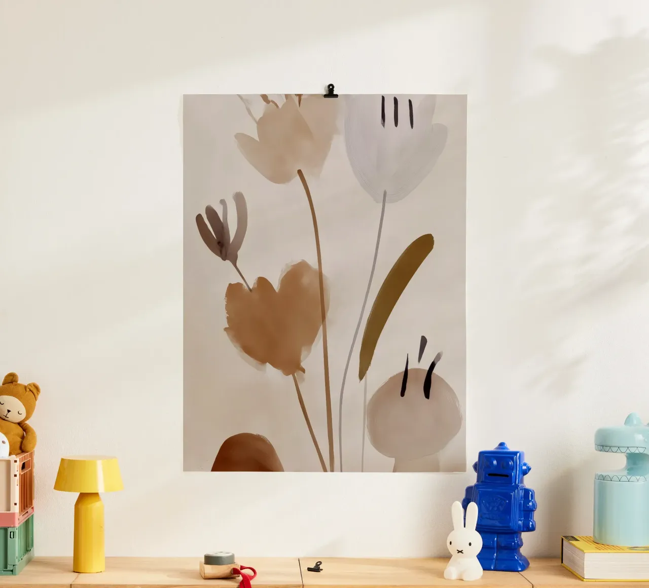 Pallido fiore poster con telaio in alluminio da Seed & Signal