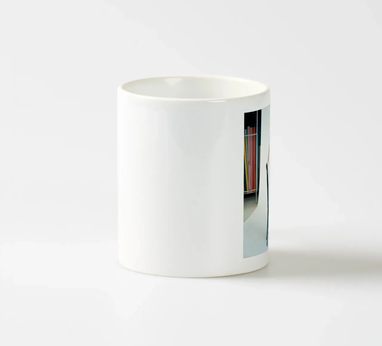 Con le scarpette da ballo, 1970 tazza in ceramica da Lorraine Mooore