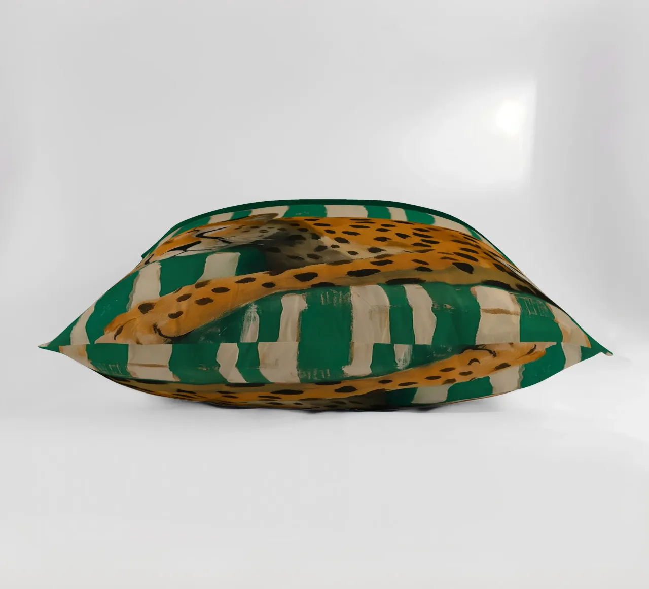 Lazy Cheetah on a Striped Couch cuscino da Attaboy Dsgn