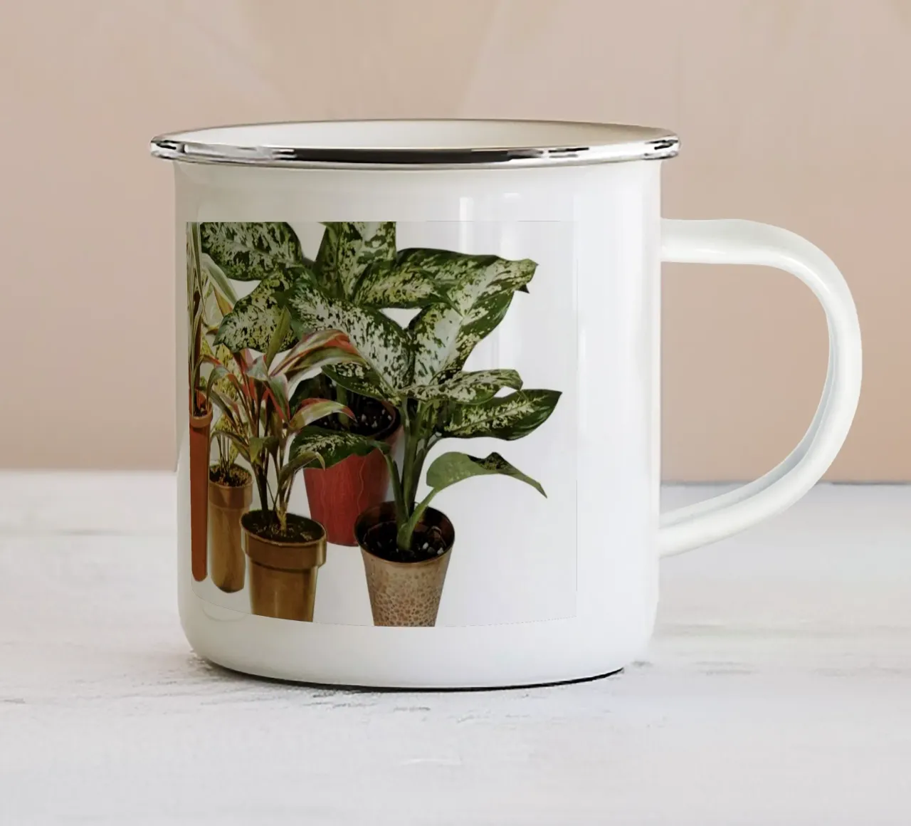 C'è una giungla là fuori tazza in smalto da Cassia Beck Collage