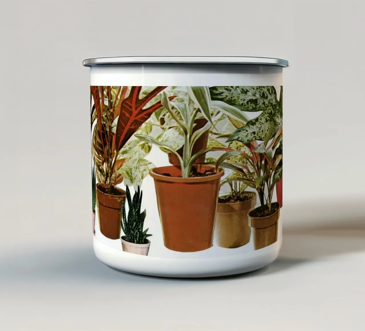 C'è una giungla là fuori tazza in smalto da Cassia Beck Collage