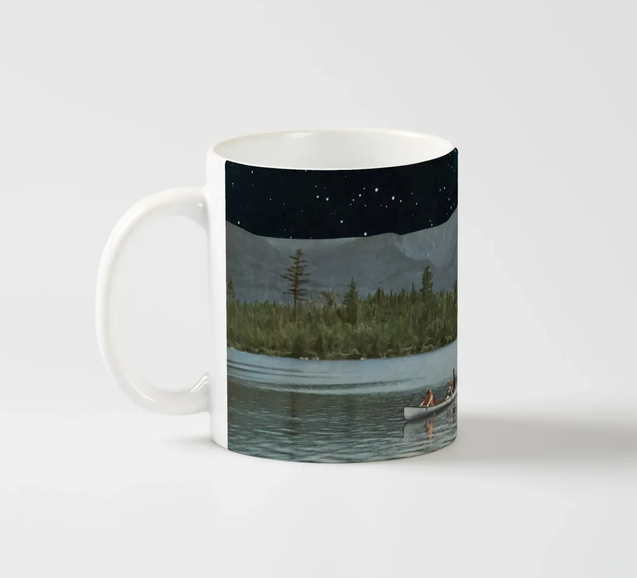 Alla deriva nello spazio tazza in ceramica da Cassia Beck Collage