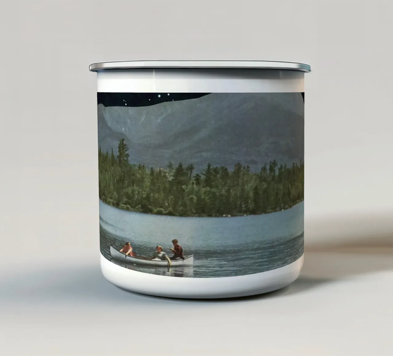 Alla deriva nello spazio tazza in smalto da Cassia Beck Collage