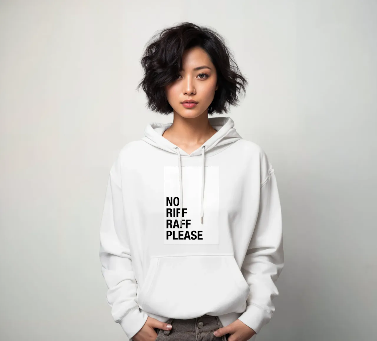 No Riff Raff Please – Bold & Witty Statement Art felpa con cappuccio da Attaboy Dsgn